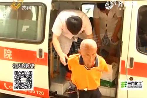 济南:摔锅砸碗打老母亲 53岁“破坏王”获救助